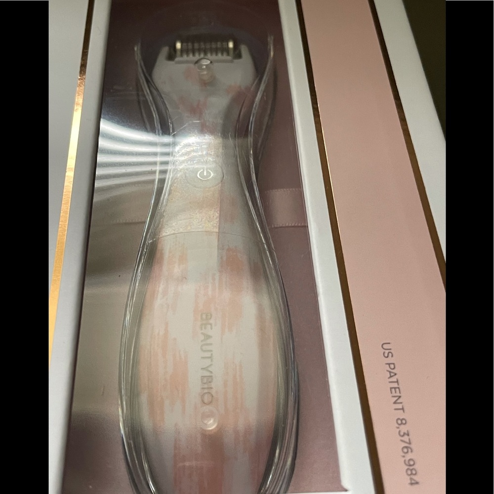 BeautyBio GLOPro TOOL Leopard SEALED BOX - Picture 2 of 5
